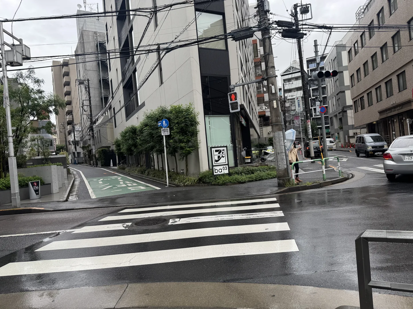 横断歩道と分岐・昼の目印