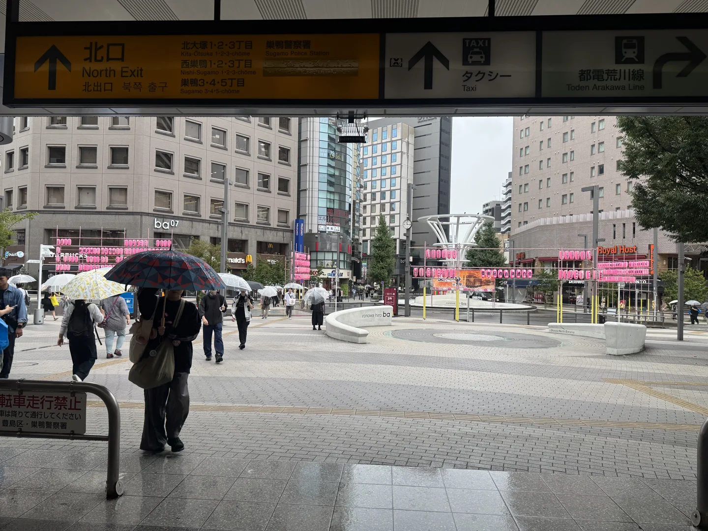 北口の案内表示・昼の目印